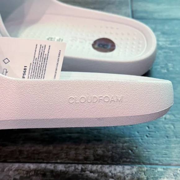 Adidas Unisex Adilette Flow Slide Sandal White Womens Size 9 Mens Size 8 NWT - Picture 10 of 13